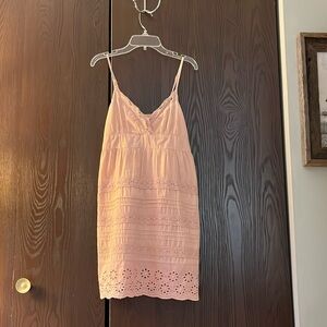 XXI spaghetti strapped peach dress with crocheted cotton lace. Size SP.